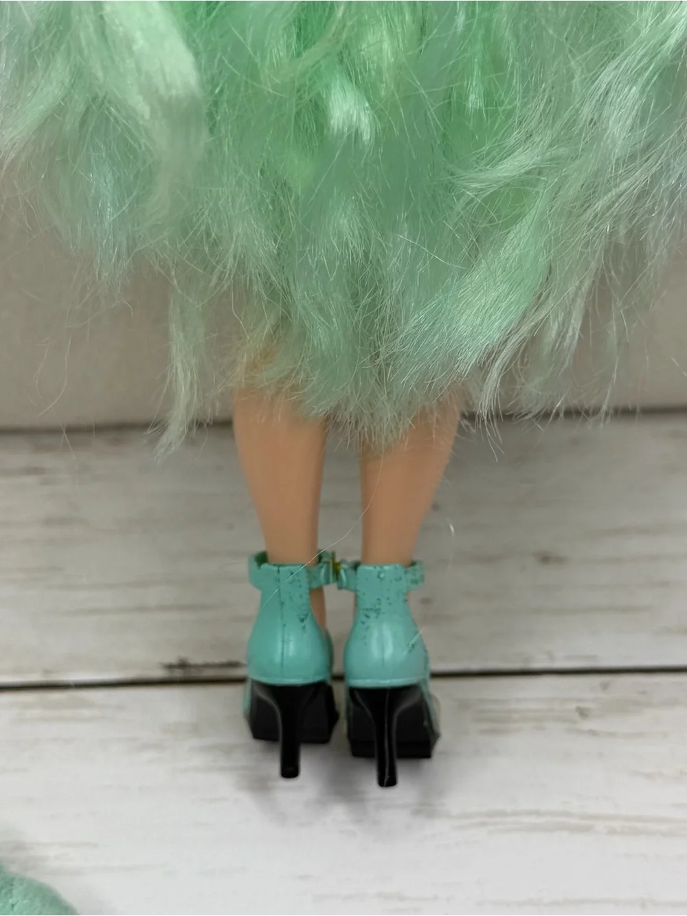 Rainbow High Series 3 Daphne Minton Fashion Doll & Outfits - Mint Green MGA